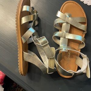 Girls sandals